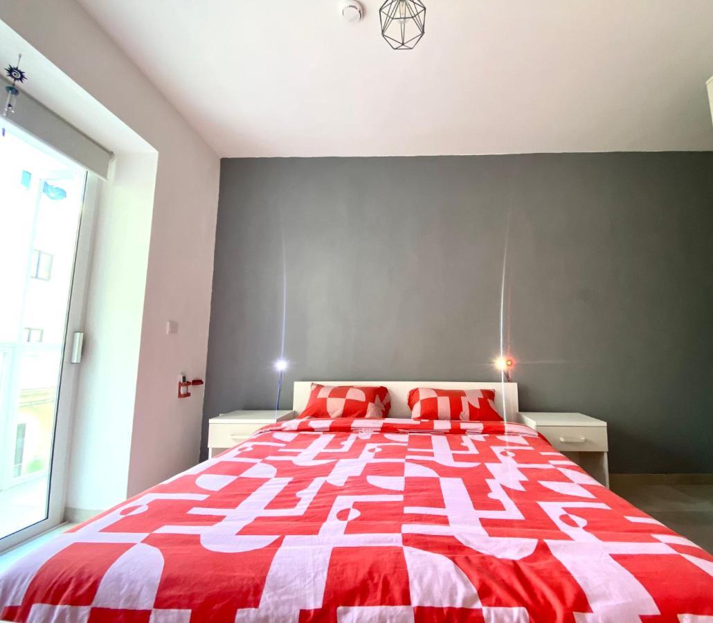 Central Private En-Suite With Balcony In Shared Residence Pieta Ngoại thất bức ảnh