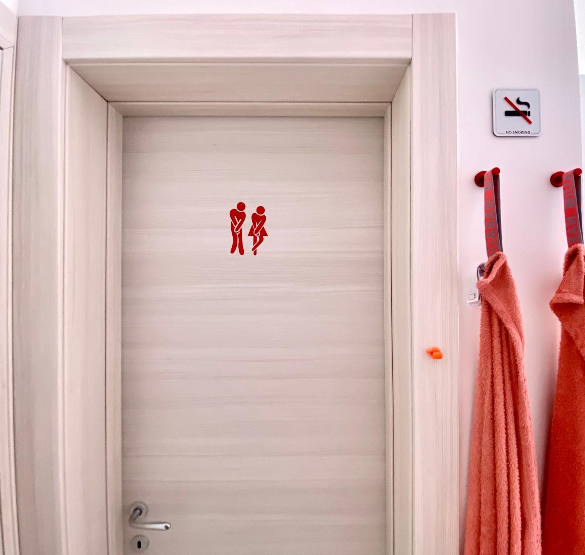 Central Private En-Suite With Balcony In Shared Residence Pieta Ngoại thất bức ảnh