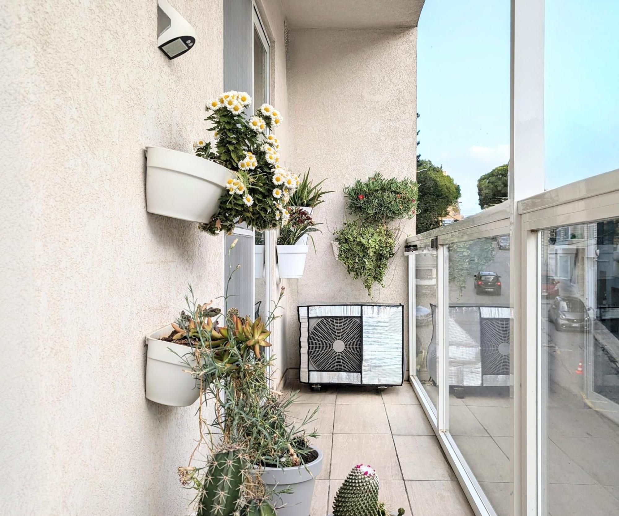 Central Private En-Suite With Balcony In Shared Residence Pieta Ngoại thất bức ảnh